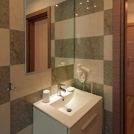 Проживание в семье Lara Boutique