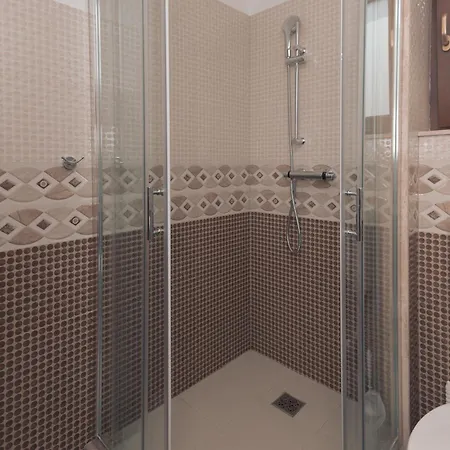 Lara Boutique Проживание в семье