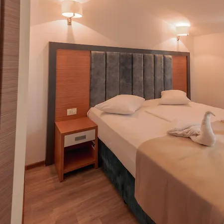 Lara Boutique Проживание в семье